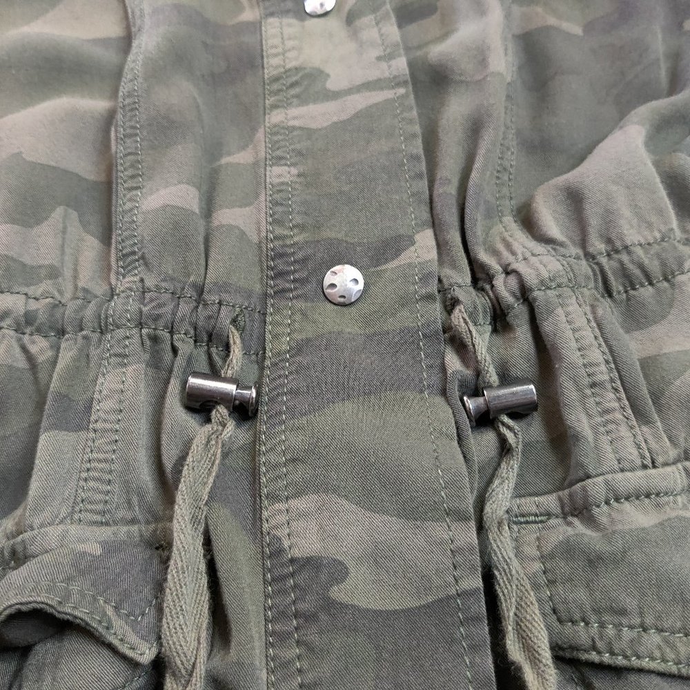💎✨ Camo Utility Vest - Picture 4 of 5